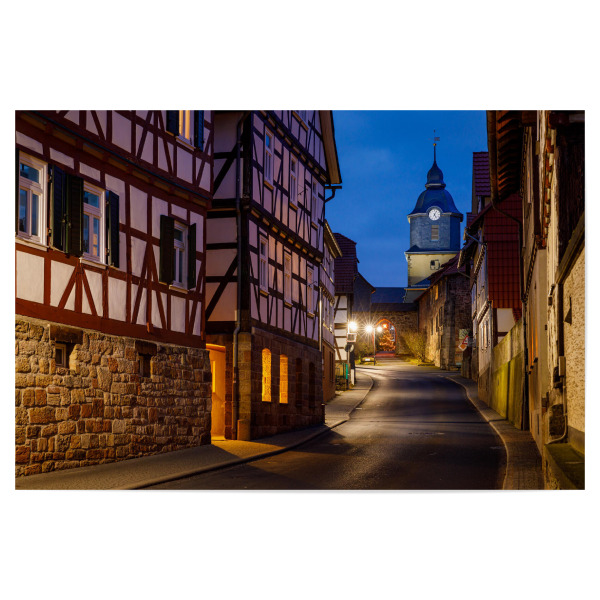 Poster "Herleshausen bei Nacht" artboxONE - Architektur - Herleshausen,Hessen,Dorf,Abend,Fachwerkhaus,Kirche,Deutschland,Beleuchtet,Haus,Historisch