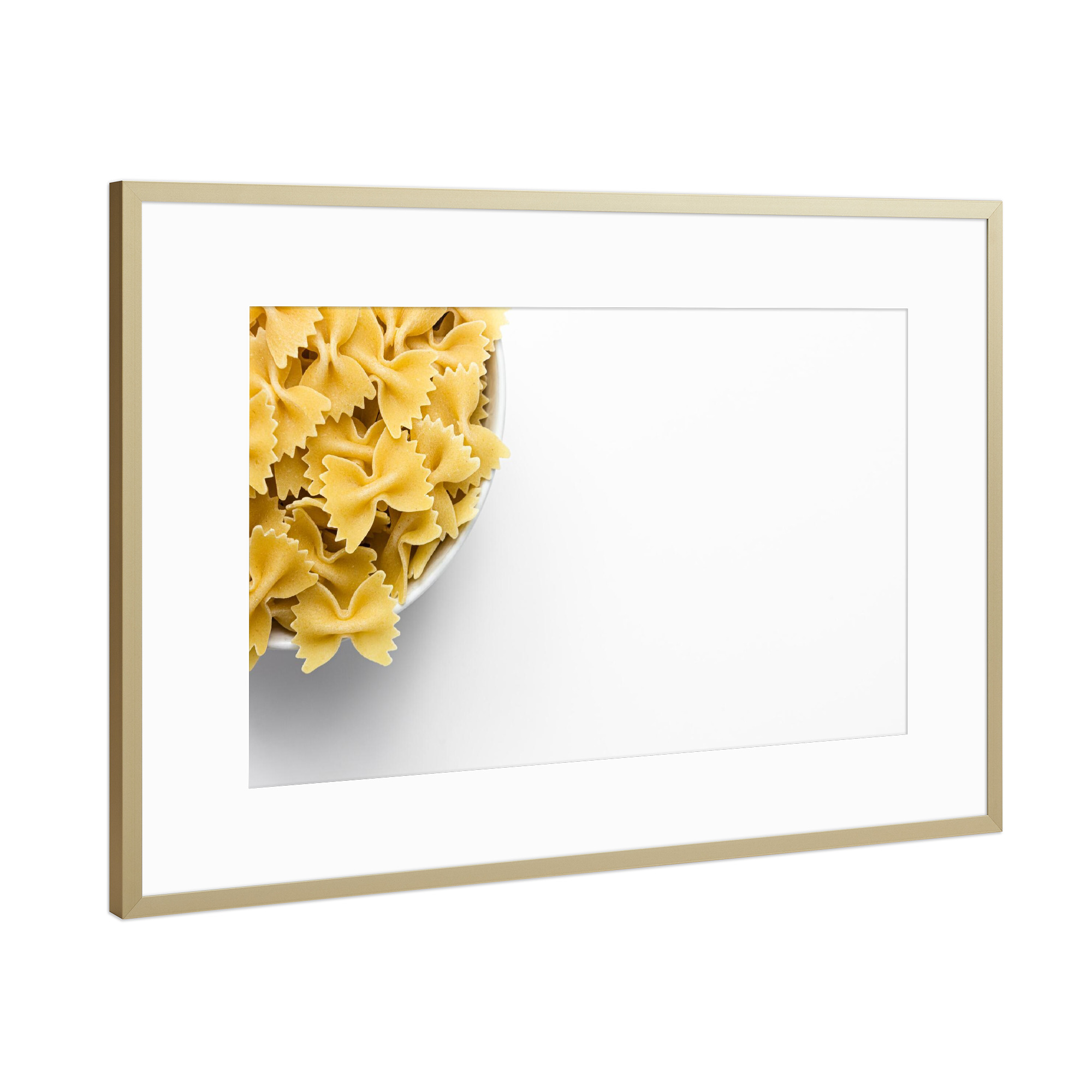 Poster mit Rahmen Gold "Farfalle - halb" artboxONE - Essen & Trinken - Nudeln,Essen,Food,Pasta,Küche,Mahlzeit,Weiß,Minimalistisch,Fotografie