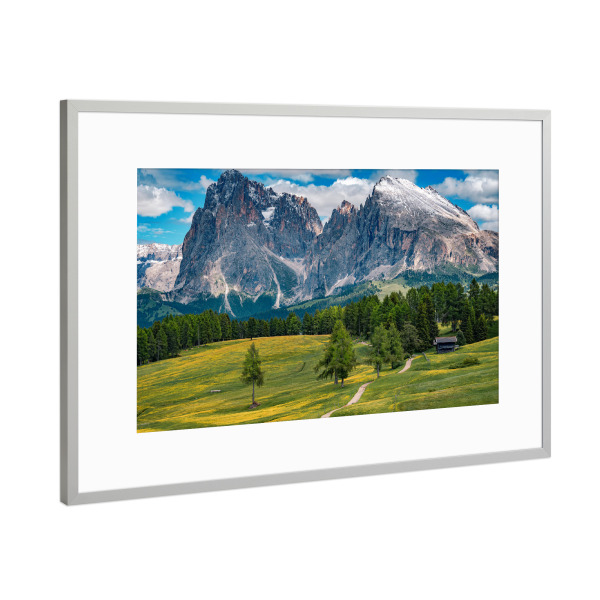 Poster mit Rahmen Silber "Seiser Alm - Südtirol" artboxONE - Natur,Reise - Natur,Landschaft,Alm,Südtirol,Italien,Berge,Gebirge,Dolomiten,Grün,Wiese