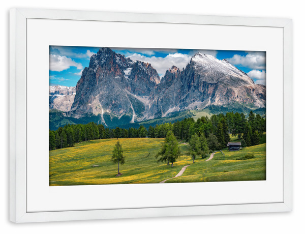 Poster mit Rahmen weiß "Seiser Alm - Südtirol" artboxONE - Natur,Reise - Natur,Landschaft,Alm,Südtirol,Italien,Berge,Gebirge,Dolomiten,Grün,Wiese