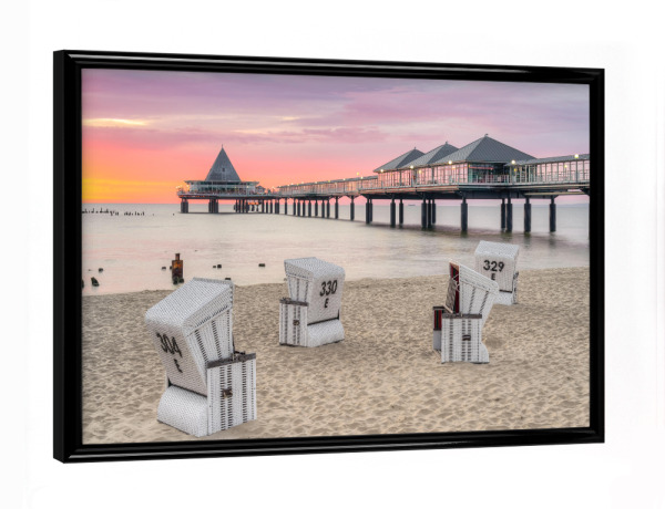 Poster mit schwarzem Rahmen "Seebrücke Heringsdorf Usedom" artboxONE - Städte,Architektur,Reise / Strand und Meer