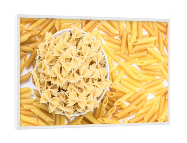 Poster mit weißem Rahmen "Farfalle inmitten von Penne" artboxONE - Essen & Trinken - Nudeln,Pasta,Küche,Essen,Fotografie