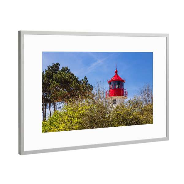 Poster mit Rahmen Silber "Bäume mit Leuchtturm" artboxONE - Natur,Reise,Architektur