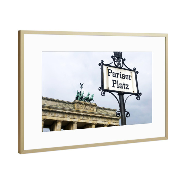 Poster mit Rahmen Gold "Der Pariser Platz in Berlin" artboxONE - Städte / Berlin,Architektur