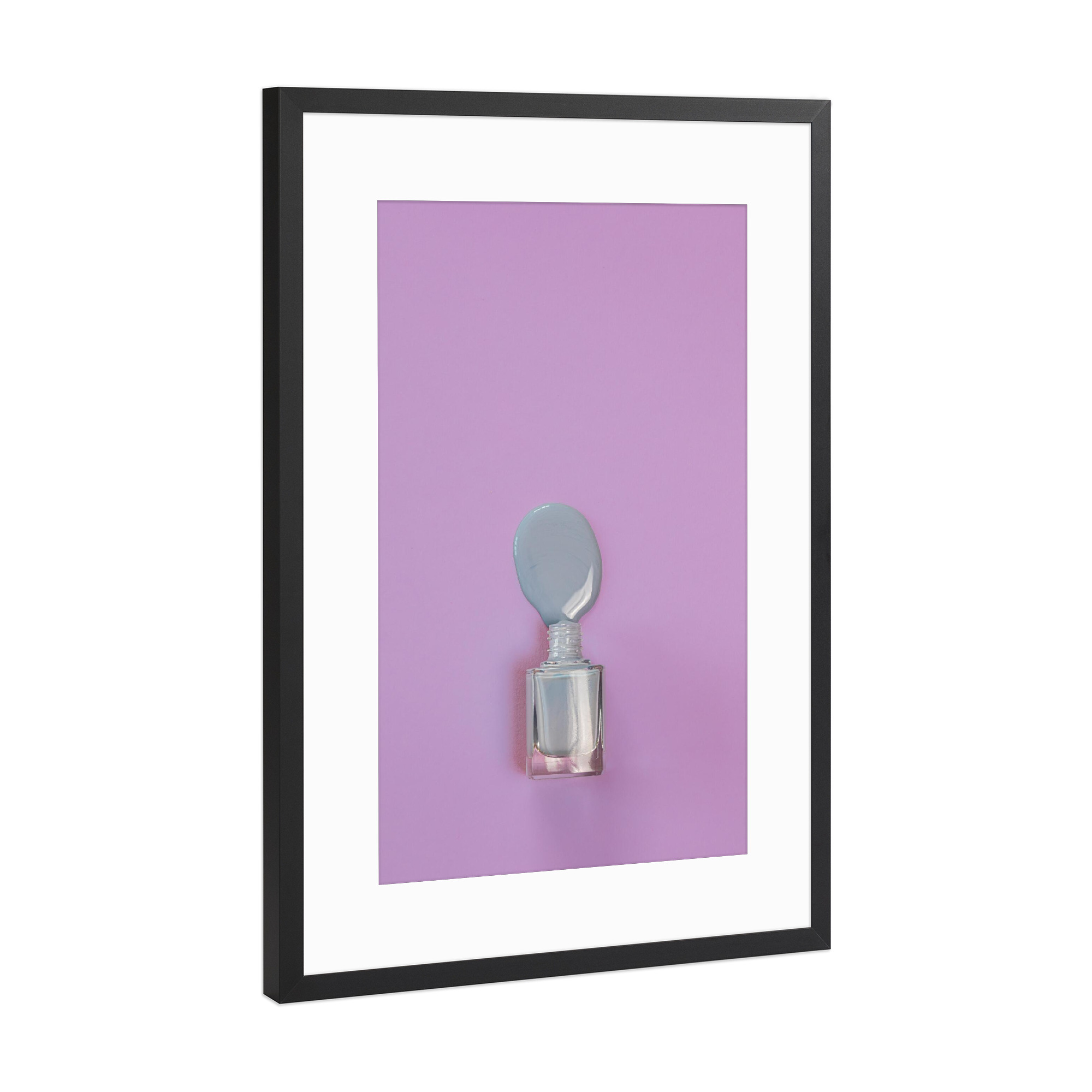 Poster mit Rahmen Schwarz (Metallic) "Nagellack lila" artboxONE - Fashion - Nagellack,Frauen,Essie,Popart,Beauty,Kosmetik,Bunt,Makro,Makrofotografie