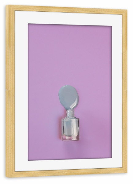 Poster mit Rahmen kiefer "Nagellack lila" artboxONE - Fashion - Nagellack,Frauen,Essie,Popart,Beauty,Kosmetik,Bunt,Makro,Makrofotografie