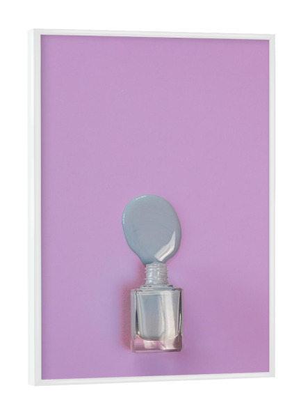 Poster mit weißem Rahmen "Nagellack lila" artboxONE - Fashion - Nagellack,Frauen,Essie,Popart,Beauty,Kosmetik,Bunt,Makro,Makrofotografie