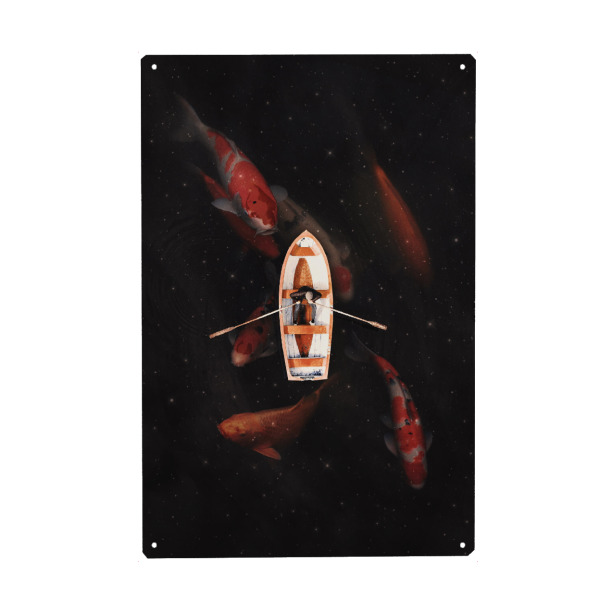Metall Poster "Enkel Dika - Sense of Peace" artboxONE - Natur,Tiere,Männer - Boot,Schiff,Wasser,Mann,Angeln,Auszeit,Hobby,Fisch,Koi,Karpfen,Fische