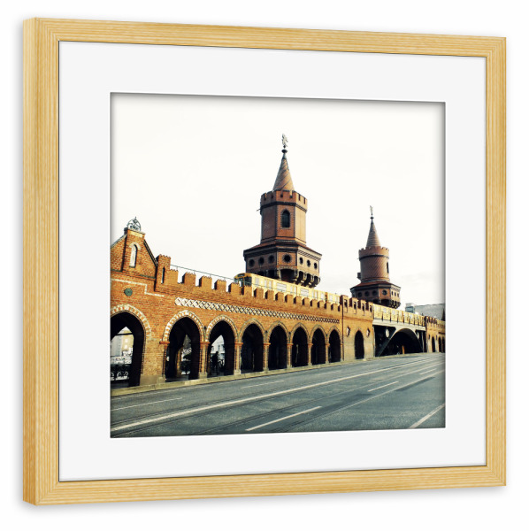 Poster mit Rahmen kiefer "Die Oberbaumbrücke in Berlin" artboxONE - Städte / Berlin,Reise,Architektur,Reise / Länder