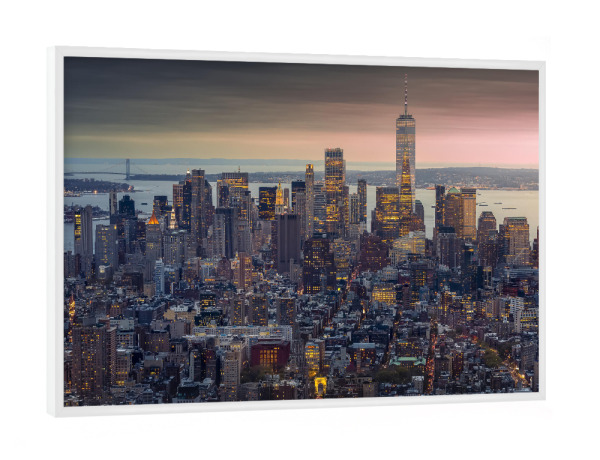 Poster mit weißem Rahmen "Manhattans Citylights" artboxONE - Städte,Städte / New York,Reise,Architektur,Reise / Länder