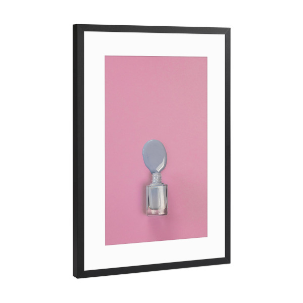 Poster mit Rahmen Schwarz (Metallic) "Nagellack lila rosa" artboxONE - Fashion