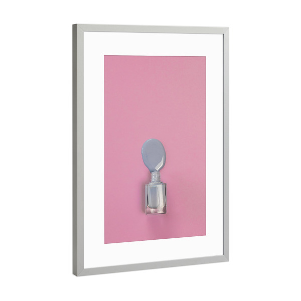 Poster mit Rahmen Silber "Nagellack lila rosa" artboxONE - Fashion