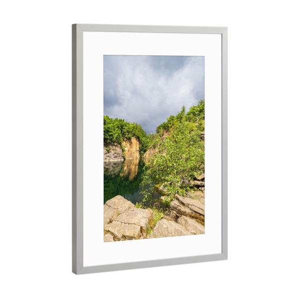 Poster mit Rahmen Silber "Steinbruch, Wasser, Wolken" artboxONE - Natur,Reise