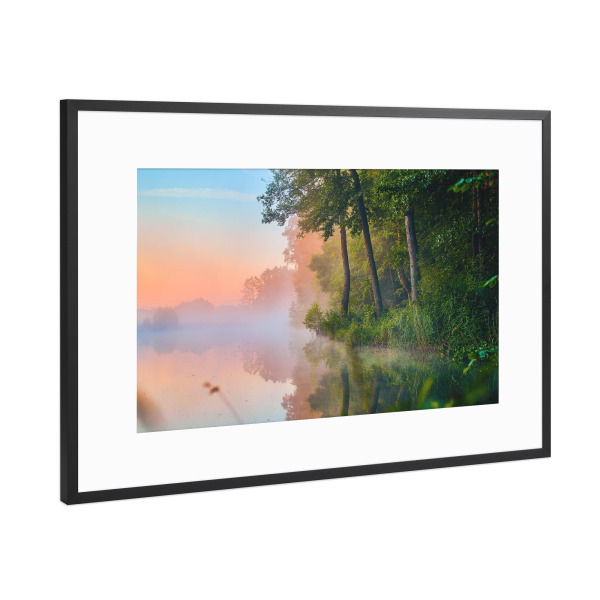 Poster mit Rahmen Schwarz (Metallic) "Farbenfroher Sonnenaufgang am See" artboxONE - Natur