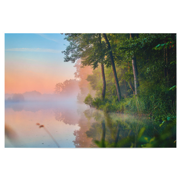 Poster "Farbenfroher Sonnenaufgang am See" artboxONE - Natur - Natur,Landschaft,See,Wasser,Bunt,Farbenfroh,Sonnenaufgang,Morgennebel,Wald