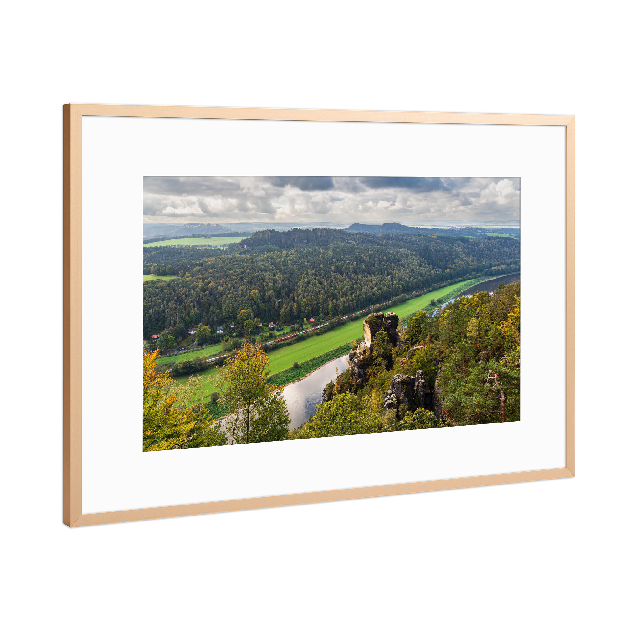 Poster mit Rahmen Kupfer "Wolken, wald, Fluss, Felsen" artboxONE - Natur,Reise