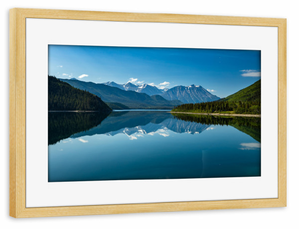 Poster mit Rahmen kiefer "Lake Muncho am Alaska Highhway" artboxONE - Natur