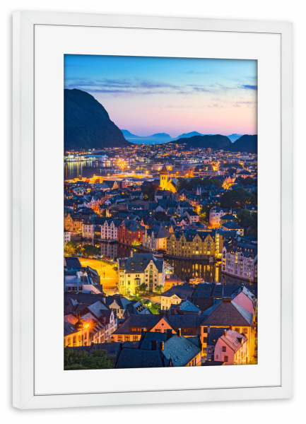 Poster mit Rahmen weiß "Abend in Alesund, Norwegen" artboxONE - Städte,Reise,Architektur