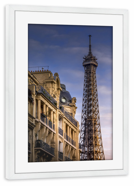 Poster mit Rahmen weiß "Die eiserne Frau" artboxONE - Städte,Reise,Architektur,Städte / Paris,Reise / Länder