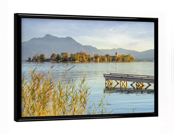 Poster mit schwarzem Rahmen "Chiemsee Blick zur Fraueninsel" artboxONE - Natur,Reise