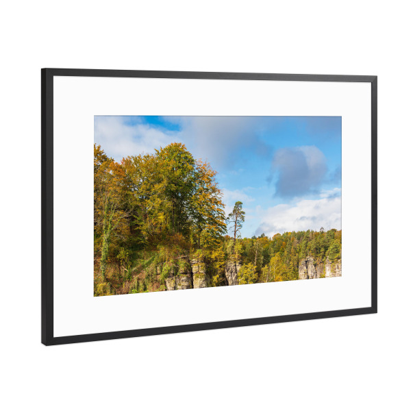 Poster mit Rahmen Schwarz (Metallic) "Wolken, Bäume, Felsen" artboxONE - Natur,Reise