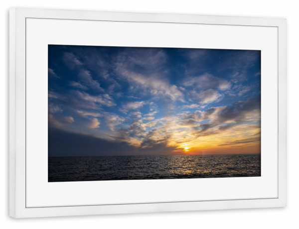 Poster mit Rahmen weiß "Sonnenuntergang, Ostsee, Wolken" artboxONE - Natur,Reise,Reise / Strand und Meer