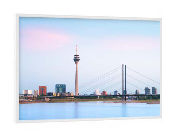 Poster mit weißem Rahmen "Düsseldorf (Düsseldorf) Skyline" artboxONE - Reise,Architektur,Städte / Düsseldorf