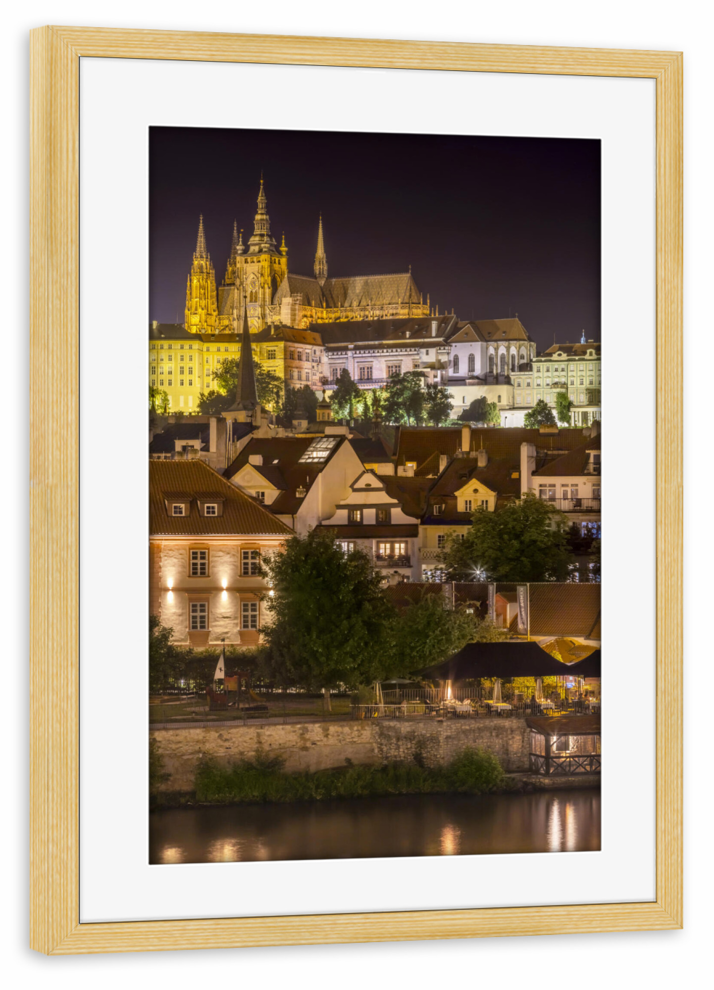 Poster mit Rahmen kiefer "Prager Burg und Veitsdom bei Nacht" artboxONE - Architektur,Städte / Prag