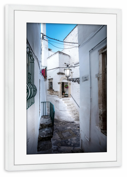 Poster mit Rahmen weiß "Ostuni-Straße" artboxONE - Städte,Reise,Architektur,Reise / Länder,Städte / Weitere