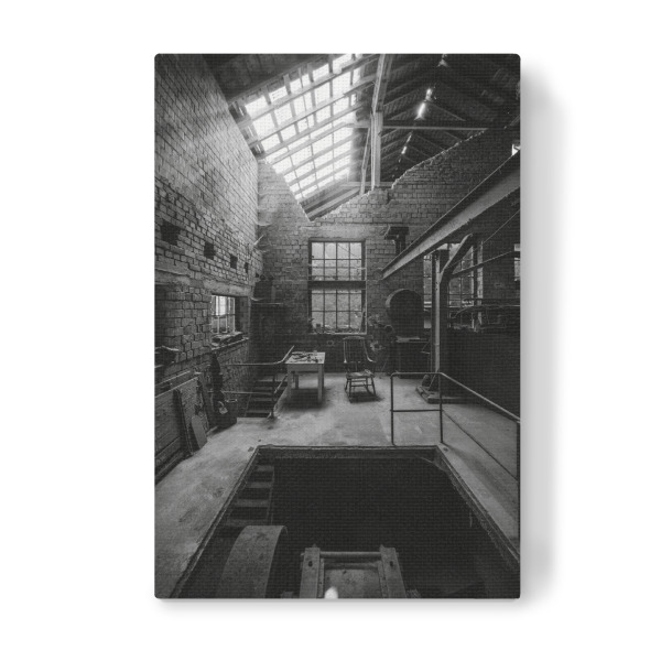Leinwandbild "The Brickyard" artboxONE - Schwarzweiß,Architektur,Buchstaben / L,Buchstaben / V