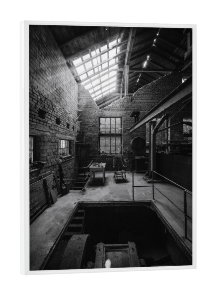 Poster mit weißem Rahmen "The Brickyard" artboxONE - Schwarzweiß,Architektur,Buchstaben / L,Buchstaben / V