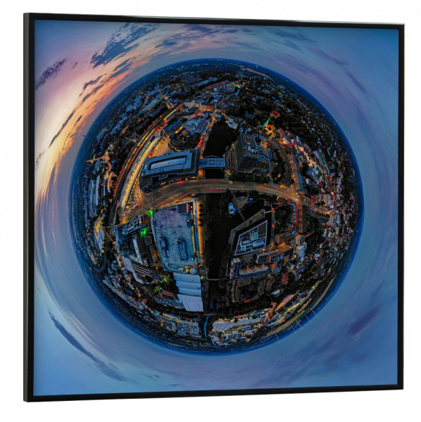 Poster mit schwarzem Rahmen 30x30 cm "Shining City of Hamburg-Bergedorf" artboxONE - Städte,Städte / Hamburg,Reise,Architektur,Reise / Länder