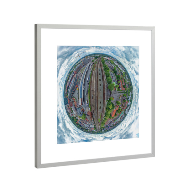 Poster mit Rahmen Silber "Hamburg-Bergedorf S- & BusBahnhof" artboxONE - Städte,Städte / Hamburg,Reise,Architektur,Reise / Länder