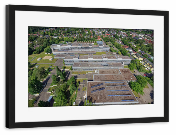 Poster mit Rahmen schwarz "HAW Hamburg-Bergedorf, Pano" artboxONE - Städte,Städte / Hamburg,Reise,Architektur,Reise / Länder