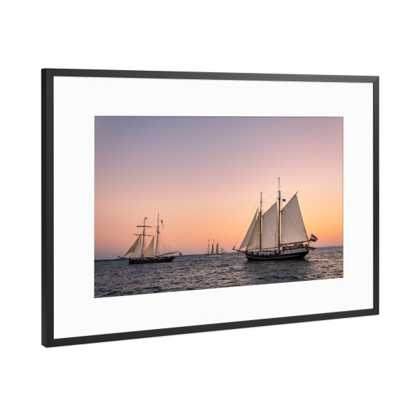 Poster mit Rahmen Schwarz (Metallic) "Ostsee, Windjammer, Himmel" artboxONE - Natur,Reise,Reise / Strand und Meer