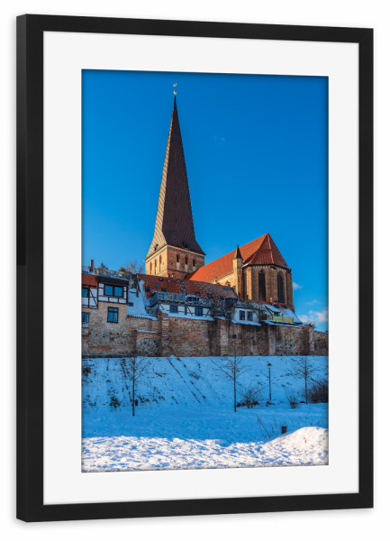 Poster mit Rahmen schwarz "Schnee, Stadtmauer, Kirche" artboxONE - Natur,Reise,Architektur,Städte / Weitere