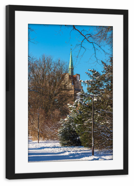Poster mit Rahmen schwarz "Schnee, Bäume, Tor" artboxONE - Natur,Reise,Architektur
