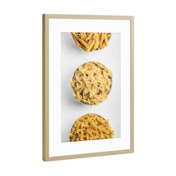 Poster mit Rahmen Gold "3 Mal Nudeln - Anschnitt" artboxONE - Essen & Trinken - Nudeln,Küche,Esse,Mahlzeit,Minimalismus,Minimalistisch,Weiß,Fotografie