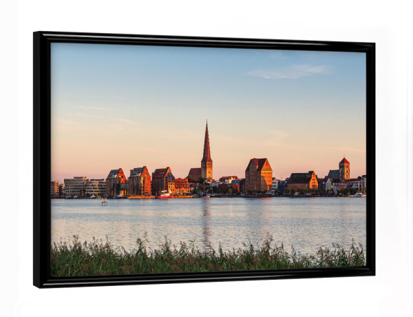 Poster mit schwarzem Rahmen "Himmel, Stadt, Fluss, Schilf" artboxONE - Natur,Reise,Architektur,Städte / Weitere