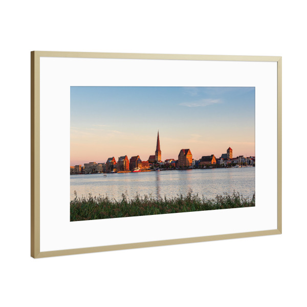 Poster mit Rahmen Gold "Himmel, Stadt, Fluss, Schilf" artboxONE - Natur,Reise,Architektur,Städte / Weitere