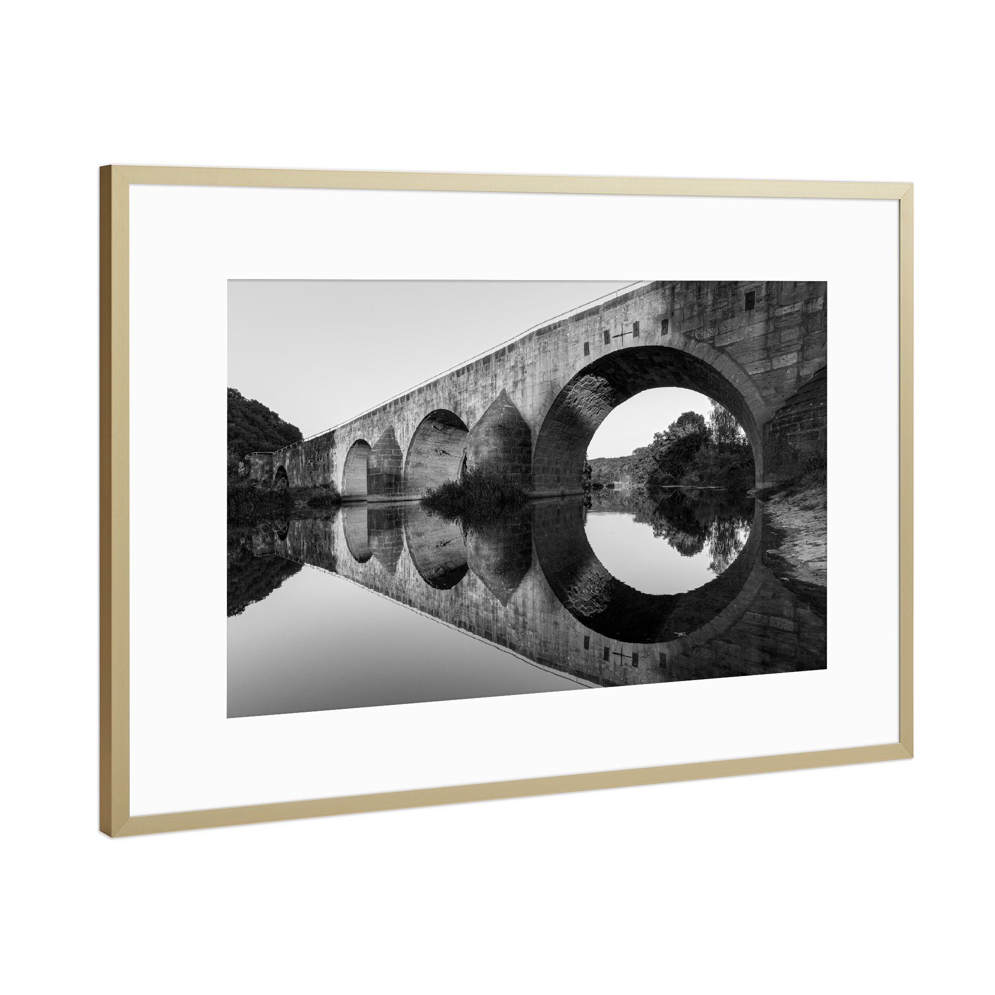 Poster mit Rahmen Gold "Brücke der Einheit" artboxONE - Schwarzweiß,Architektur