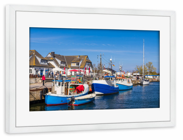 Poster mit Rahmen weiß "Hafen mit Fischerbooten" artboxONE - Natur,Reise,Architektur,Reise / Strand und Meer