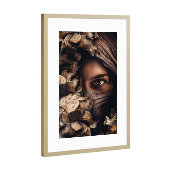 Poster mit Rahmen Gold "Frau mit Schal" artboxONE - Floral,Menschen - Schal,Frau,Blumenfrau,Frauenaugen,Schleier,Frau mit schleier,Female