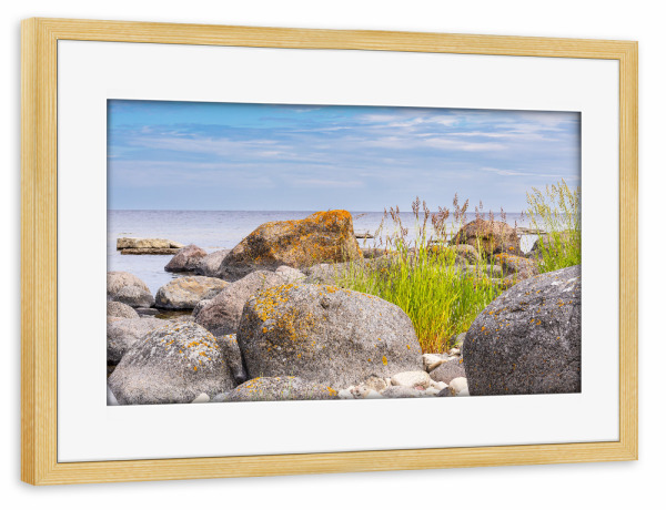 Poster mit Rahmen kiefer "Wolken, Ostsee, Steine, Gras" artboxONE - Natur,Reise,Reise / Strand und Meer