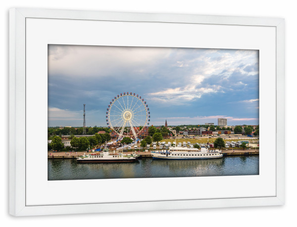 Poster mit Rahmen weiß "Riesenrad und Warnemünde" artboxONE - Städte,Natur,Reise,Architektur