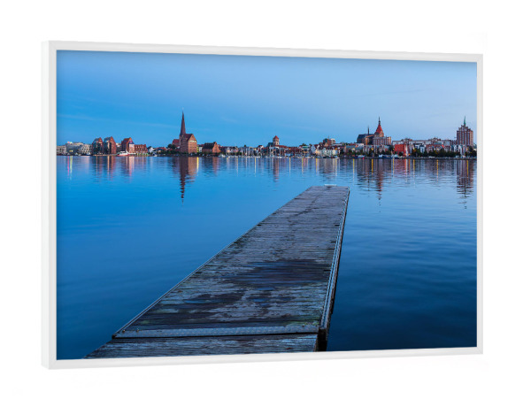 Poster mit weißem Rahmen "Himmel, Stadt, Warnow, Steg" artboxONE - Natur,Reise,Architektur,Städte / Weitere