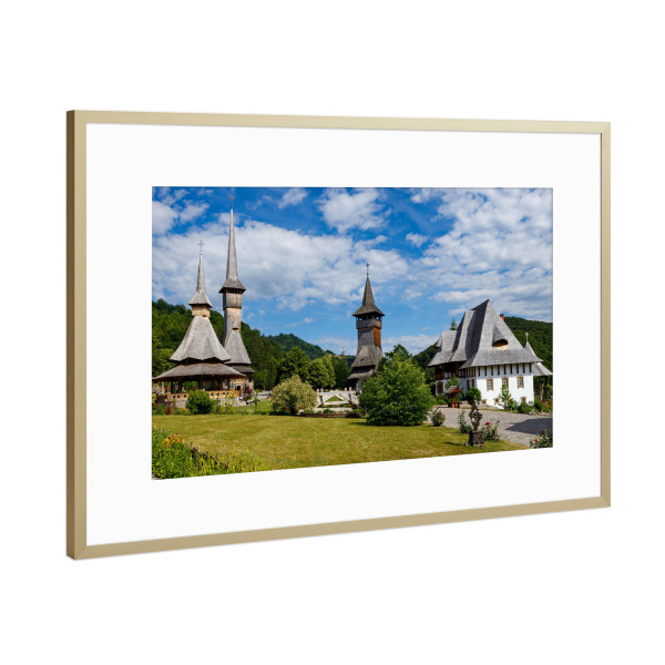Poster mit Rahmen Gold "Kloster Barsana" artboxONE - Architektur - Barsana,Kloster,Rumänien,Maramures,Religion,Glaube,Holzkirche