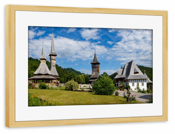Poster mit Rahmen kiefer "Kloster Barsana" artboxONE - Architektur - Barsana,Kloster,Rumänien,Maramures,Religion,Glaube,Holzkirche