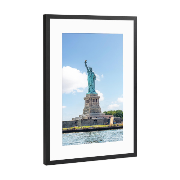 Poster mit Rahmen Schwarz (Metallic) "Denkmal in New York" artboxONE - Städte,Städte / New York,Reise,Architektur,Reise / Länder