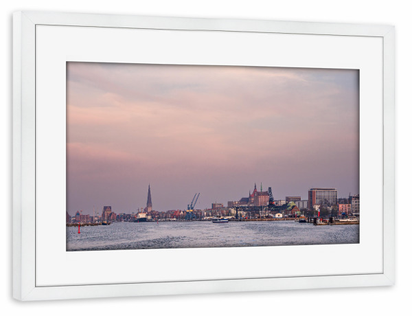 Poster mit Rahmen weiß "Warnow, Rostock und Stadthafen" artboxONE - Reise,Architektur